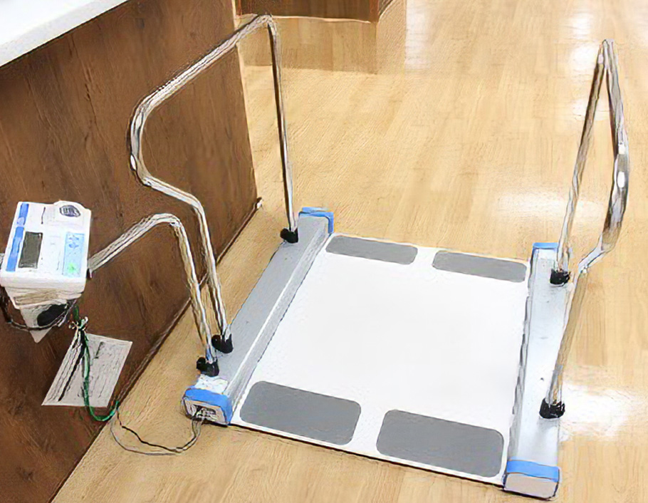 車イスの方もそのまま体重測定装置